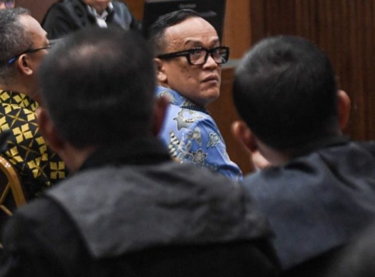 Terdakwa kasus dugaan pemerasan dalam pengurusan sertifikat K3 di Kementerian Ketenagakerjaan Immanuel Ebenezer bersiap menjalani sidang lanjutan di Pengadilan Tipikor, Jakarta, Senin (26/1/2026). (Foto: Muhammad Adimaja/ANTARA)