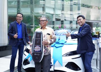 Bank Raya memberikan hadiah untuk nasabah yang paling banyak bertransaksi, dengan hadiah utamanya berupa satu unit BYD Seal. (Foto: Istimewa)