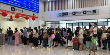 Aktivitas calon penumpang kereta Whoosh di Stasiun Whoosh Padalarang, Bandung, Jawa Barat. (Foto: Dok. KCIC)