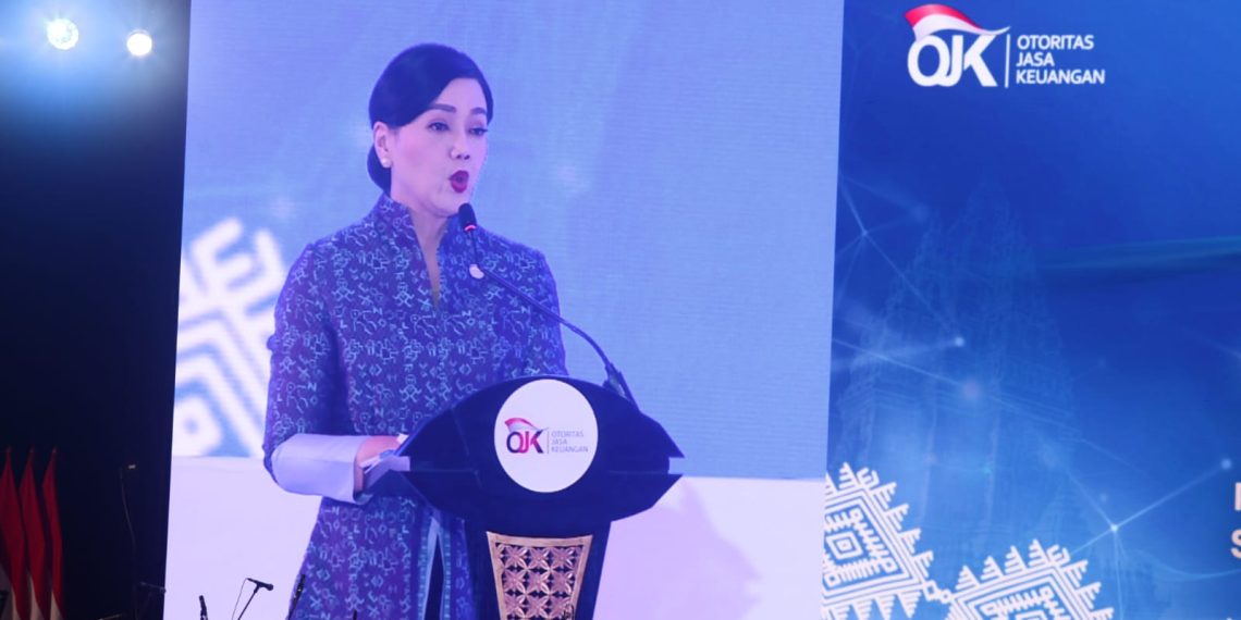 Pejabat Sementara Ketua Dewan Komisioner OJK, Friderica Widyasari Dewi, dalam acara Pertemuan Tahunan Industri Jasa Keuangan (PTIJK) 2026 di Jakarta, Kamis, 5 Februari 2026. (Foto: Erman Subekti)