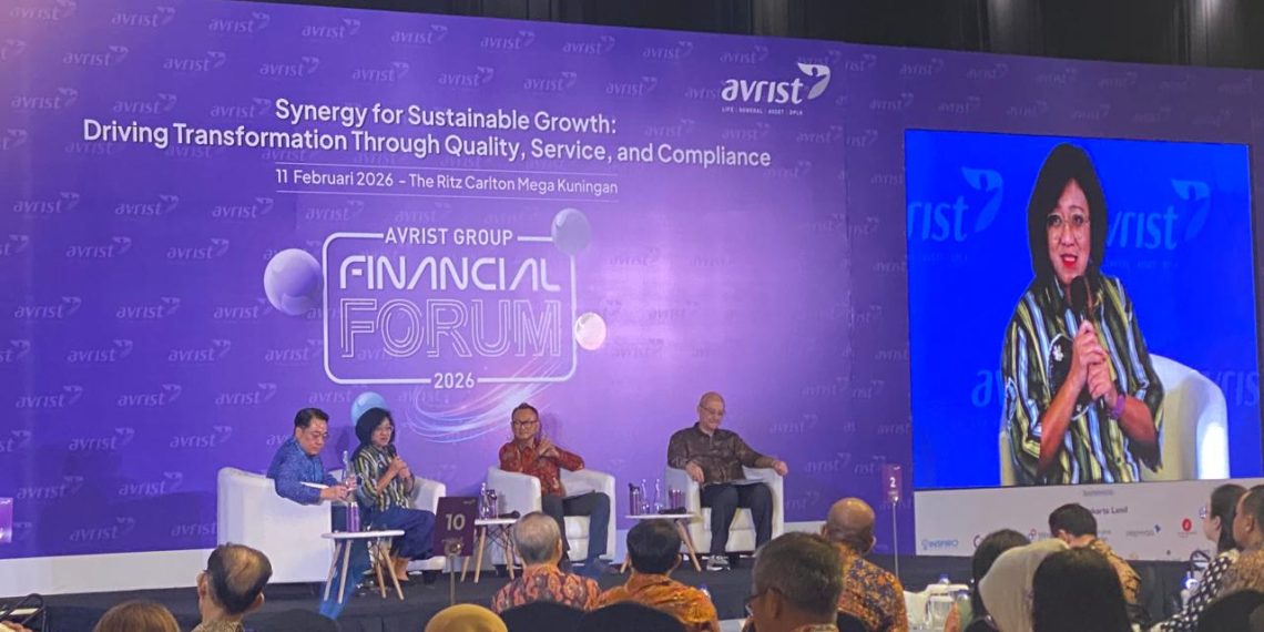Ketua Umum AAJI, Emira E. Oepangat bersama para narasumber dalam agenda diskusi Avrist Group Financial Forum di Jakarta, Rabu, 11 Februari 2026. (Foto: Khoirifa)