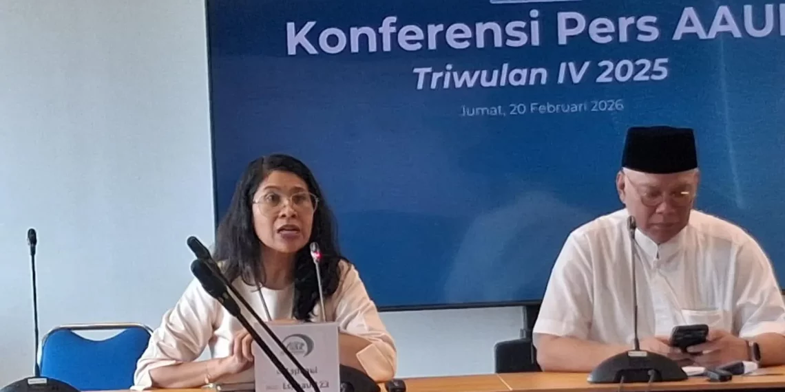 Wakil Ketua AAUI Bidang Statistik dan Riset, Trinita Situmeang (kiri) dalam konferensi pers AAUI di Jakarta, Jumat, 19 Februari 2026. (Foto: Khoirifa)