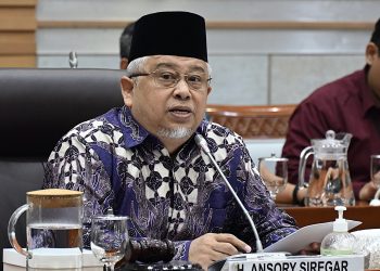 Wakil Ketua Komisi VIII DPR RI, Ansory Siregar Raker dengan Wakil Menteri Sosial RI, Kepala BNPB, serta RDP dengan Kepala BPKH dan Ketua Baznas di Kompleks Parlemen, Jakarta, Selasa (3/2/2026). Foto : DPR