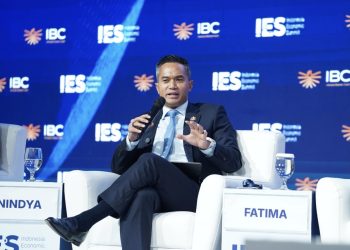 Ketua Umum Kamar Dagang dan Industri (Kadin) Indonesia Anindya Novyan Bakrie dalam sesi panel di acara Indonesia Economic Summit (IES) Thought Leadership bertajuk "How Can Indonesia Leverage The Green Sectors to Boost Growth" di Hotel Shangri-La Jakarta pada Rabu (04/02/2026).
