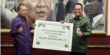 Penyerahan dividen kepada salah satu pemegang saham BPD Bali