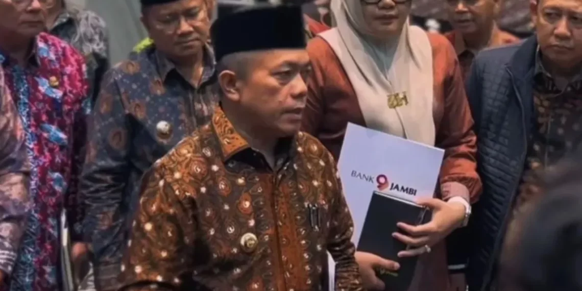 Gubernur Jambi, Al Haris usai mengikuti RUPS Bank Jambi, Rabu (25/2/2026). Ia memastikan pembayaran gaji ASN dan P3K lewat Bank Daerah aman pasca insiden siber. Foto: ANTARA