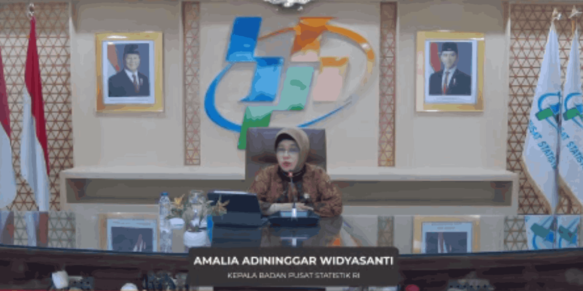 Kepala Badan Pusat Statistik (BPS) Amalia Adininggar Widyasanti menyampaikan paparan dalam konferensi pers di Jakarta, Kamis (5/2/2026. (Tangkapan layar Zoom: Julian)