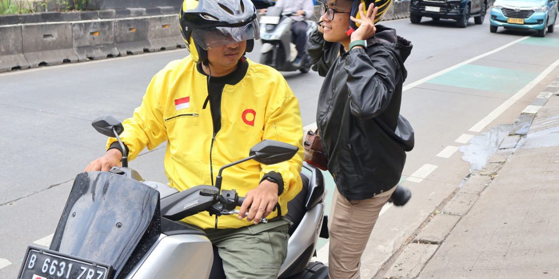 Momen bos Maxim menyamar jadi driver ojol demi cek kondisi lapangan. (Foto: Istimewa)