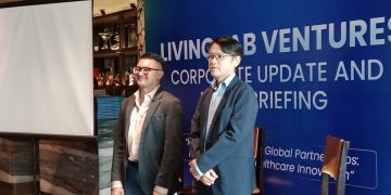 CEO Digital Business Sinar Mas Land sekaligus Managing Partner Living Lab Ventures, Mulyawan Gani (kanan) dan Partner Living Lab Ventures, Bayu Seto. (Foto: Mohammad Adrianto Sukarso)