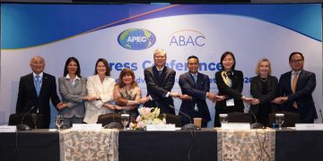 Ketua Umum Kamar Dagang dan Industri (Kadin) Indonesia Anindya Novyan Press Conference ABAC Meeting I 2026 di Hotel Shangri-La Jakarta pada Senin (09/02/2026).