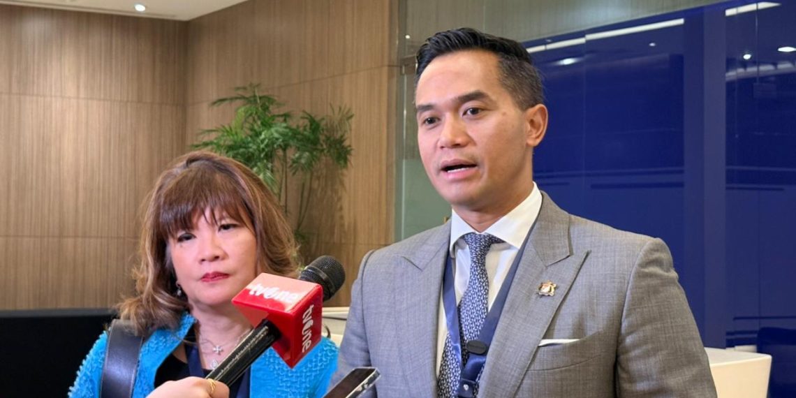 Ketua Umum Kamar Dagang dan Industri (Kadin) Indonesia Anindya Novyan Bakrie menghadiri Indonesia Economic Outlook 2026