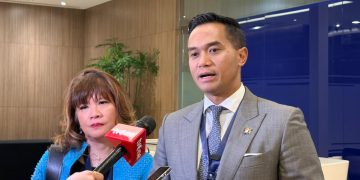 Ketua Umum Kamar Dagang dan Industri (Kadin) Indonesia Anindya Novyan Bakrie menghadiri Indonesia Economic Outlook 2026