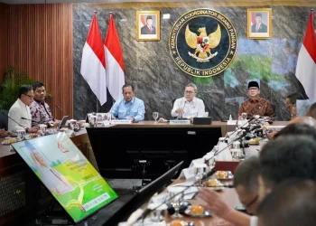 Menkop Ferry dalam Rakortas di Kantor Kemenko Pangan, Jakarta, Rabu (18/2).