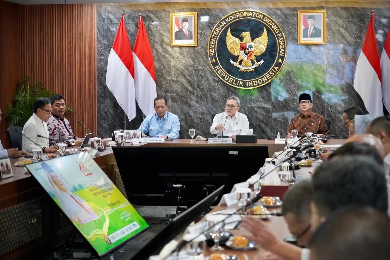 Menkop Ferry dalam Rakortas di Kantor Kemenko Pangan, Jakarta, Rabu (18/2).