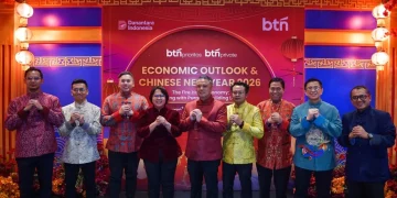 Wakil Direktur Utama BTN Oni Febriarto Rahardjo (tengah) berfoto bersama jajaran direksi BTN pada acara BTN Economic Outlook & Chinese New Year 2026 di Jakarta, Senin (23/2).