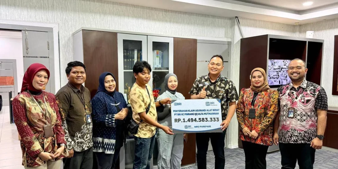 BRI Insurance bayar klaim asuransi alat berat Rp1,4 M untuk nasabah di Pinrang, Sulawesi Selatan. (Foto: Istimewa)