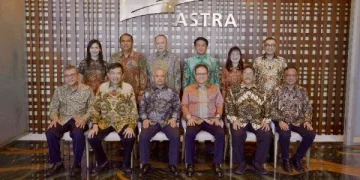 Susunan Komisaris dan Direksi FIF