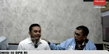 Terdakwa kasus proyek video desa Amsal Sitepu bersama Anggota Komisi III DPR RI Hinca Panjaitan saat ikut rapat daring bersama Komisi III DPR RI. (ANTARA/HO-DPR)
