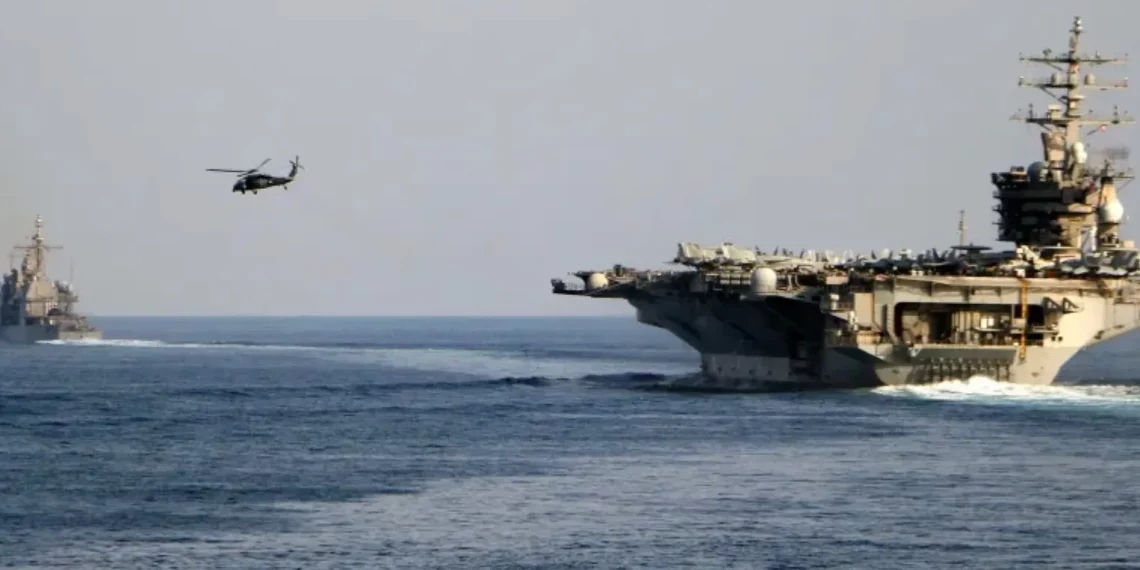 Kapal induk USS Dwight D Eisenhower melintasi Selat Hormuz menuju Teluk Persia (foto: ist)