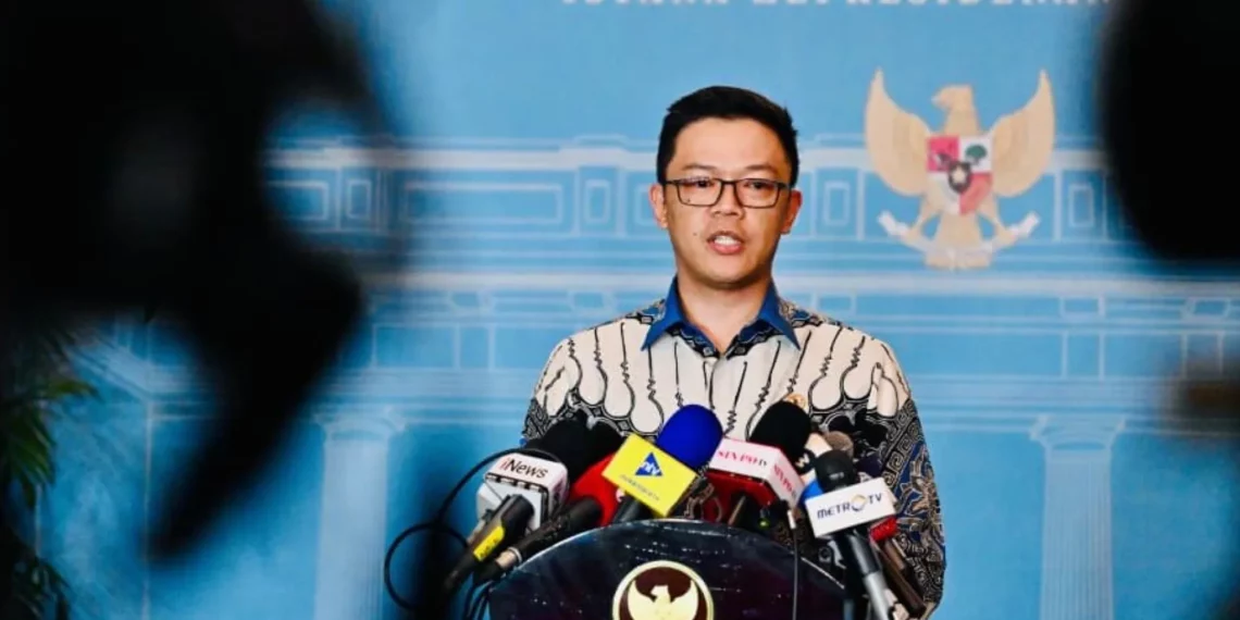 Menteri Luar Negeri Sugiono memberikan keterangannya kepada awak media di Istana Kepresidenan Jakarta, pada Selasa, 3 Maret 2026. Foto: BPMI Setpres