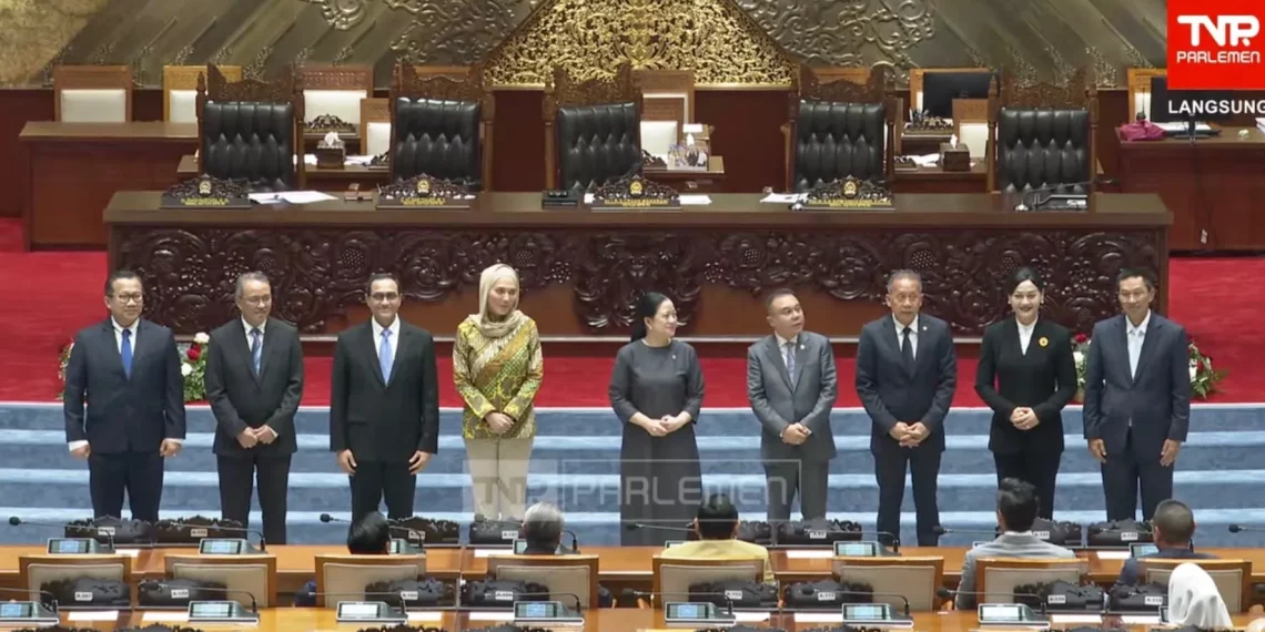 Rapat Paripurna DPR RI telah mengesahkan 5 sosok untuk mengisi kekosongan pemimpin Otoritas Jasa Keuangan (OJK).