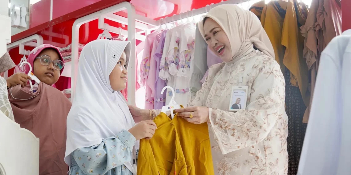 Ilustrasi kegiatan berbagi BSI kepada anak Yatim Piatu