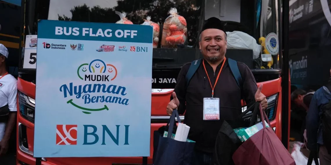 BNI memberangkatkan lebih dari 7.000 pemudik dalam program Mudik Gratis BUMN 2026. Sebanyak 1.500 pemudik dilepas dari kawasan Gelora Bung Karno (GBK), Jakarta, Selasa (17/3). (Foto: Dok. BNI)