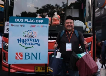 BNI memberangkatkan lebih dari 7.000 pemudik dalam program Mudik Gratis BUMN 2026. Sebanyak 1.500 pemudik dilepas dari kawasan Gelora Bung Karno (GBK), Jakarta, Selasa (17/3). (Foto: Dok. BNI)