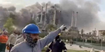 Serangan Iran ke kilang minyak Ras Tanura di Arab Saudi, beberapa waktu lalu. (Foto: Istimewa)