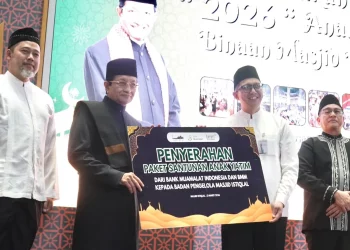 PT Bank Muamalat Indonesia Tbk dan Baitulmaal Muamalat (BMM) menyalurkan bantuan senilai Rp240 juta untuk santunan 2.026 anak yatim,