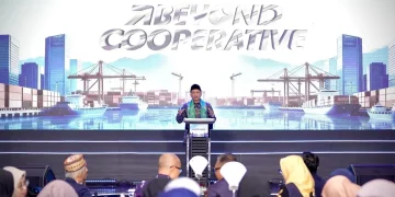 Menkop Ferry saat membuka Rapat Anggota Tahunan (RAT) Kopelindo yang berlangsung di Surabaya, Sabtu (28/3)