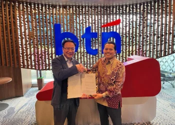 Penandatanganan perjanjian kerja sama Commercial Line Facility Kontra Bank Garansi dengan PT Bank Tabungan Negara (Persero) Tbk (Bank BTN) oleh Direktur Bisnis Askrindo Budhi Novianto dan Division Head Financial Institution & Capital Market Bank BTN R. Wahju Budhi Witjaksono. (Foto: Istimewa)