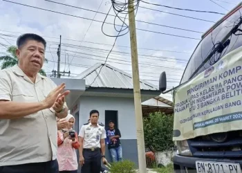 Gubernur Kepulauan Bangka Belitung, Hidayat Arsani saat peresmian pengolahan pupuk kompos di Lapas Kelas IIA Pangkalpinang, Kamis (26/3/2026). (Foto: ANTARA/Aprionis)