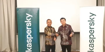 Managing Director Kaspersky Asia Pasifik, Adrian Hia (kanan) dan Country Manager Kaspersky Indonesia, Defi Nofitra (kiri) di Jakarta, Rabu (8/4). (Foto: Steven Widjaja)