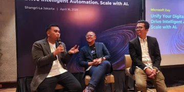 Solution Director Techno One Consulting Juper Takasi, Regional Cloud and AI Go-to-Market Leader ASEAN Microsoft Fiki Setiyono dan AI and Apps Head Multipolar Technology Halim Hartono Perdana. (Foto: istimewa)
