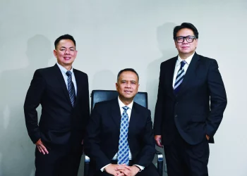 Direksi KB Bukopin Finance: Raden Ari Priyadi (Direktur), Hendra Gunawan (Direktur Utama), dan Fajar Satritama (Direktur). (Foto: Istimewa)