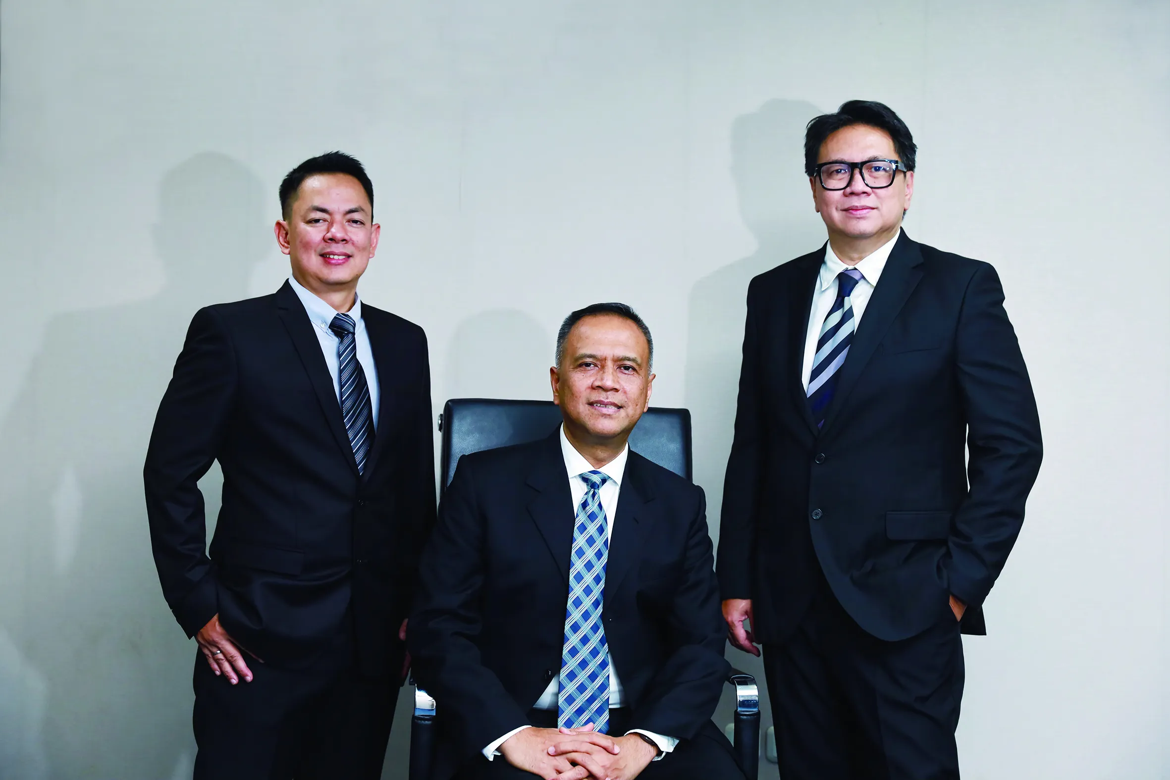 Direksi KB Bukopin Finance: Raden Ari Priyadi (Direktur), Hendra Gunawan (Direktur Utama), dan Fajar Satritama (Direktur). (Foto: Istimewa)