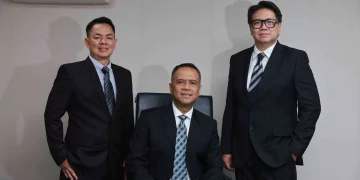 Direksi KB Bukopin Finance: Raden Ari Priyadi (Direktur), Hendra Gunawan (Direktur Utama), dan Fajar Satritama (Direktur). (Foto: Istimewa)