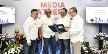 Presiden Direktur PT Tugu Reasuransi Indonesia (Tugure) Teguh Budiman (dua dari kanan) bersama jajaran direksi, dalam acara Media Gathering di Jakarta, Rabu (29/4/2026). (Foto: istimewa)