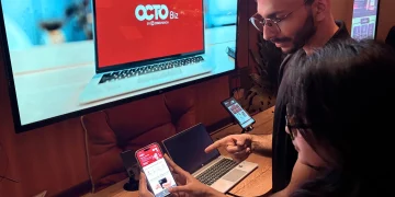 Ilustrasi transaksi nasabah pengguna platform digital bisnis, OCTO Biz