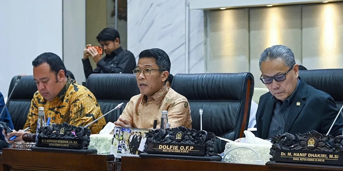 Ketua Komisi XI DPR RI, Mukhamad Misbakhun, dalam Rapat Kerja Komisi XI bersama Menteri Keuangan, Purbaya Yudhi Sadewa terkait Kinerja Penerimaan Negara Triwulan I TA 2026 di Kompleks Parlemen,Kompleks Parlemen, Senayan, Senin (6/4/2026)