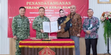 bank bjb kembali memperkuat sinergi strategis dengan Mabes TNI melalui penandatanganan perpanjangan perjanjian kerja sama layanan keuangan yang dilaksanakan di Mabes TNI, Cilangkap, Kamis (9/4) (foto: bank bjb)