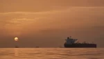 Kapal tanker yang berlabuh di Selat Hormuz di lepas pantai Pulau Qeshm, Iran, pada 18 April 2026. (FOTO: Ist)