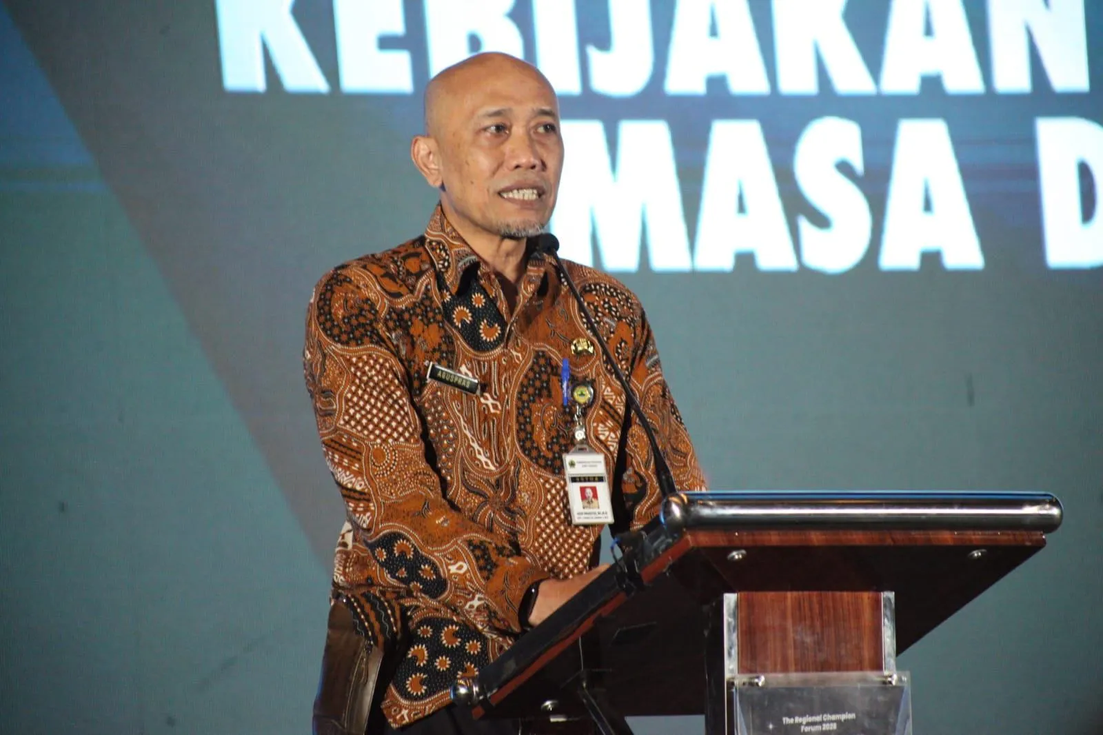 Kepala Biro BUMD dan BLUD Sekretariat Daerah Provinsi Jawa Tengah, Agus Prasutio dalam The Asian Post Best Regional Champion Forum 2026 yang diselenggarakan di Surakarta, Kamis (16/4). (Foto: Zaenal Abdurrani)