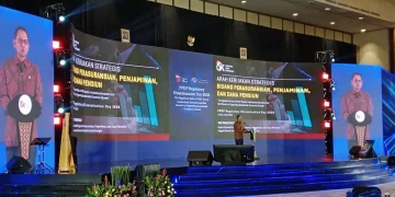 Ogi Prastomiyono, Kepala Pengawas Perasuransian, Penjaminan, dan Dana Pensiun (PPDP), merangkap Anggota Dewan Komisioner Otoritas Jasa Keuangan, dalam acara PPDP Regulatory Dissemination Day, Senin, 13 April 2026. (Foto: Mohammad Adrianto Sukarso)