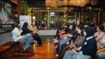 Co-Founder of KopiSoe, Rantau Rasa Sylvia (kanan) dan Solopreneur Academy 2025 sekaligus Illustrator & Owner CabeArt Liya Tsabitah (tengah) sedang menjelaskan bagaimana mereka sebagai perempuan menjalankan bisnis yang bisa berkelanjutan kepada para peserta dalam kegiatan yang dilaksanakan IdeaFriends x Bank Saqu bertajuk “Built by Her: Turning Passion Into Power in The Creative Industry” pada Jumat (24/4/2026) di Jakarta. (Foto: Istimewa)