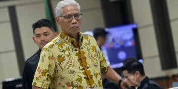 Eks Dirut Bank Jateng Supriyatno saat menjalani sidang terkait kasus kredit macet PT Sritex di Pengadilan Tipikor Semarang. (Foto: Antara)