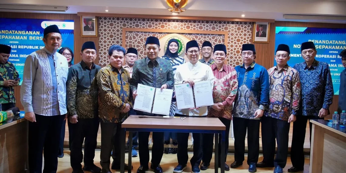 Kementerian Koperasi (Kemenkop) menggandeng Majelis Ulama Indonesia (MUI) menandatangani Nota Kesepahaman Bersama tentang pemberdayaan ekonomi umat melalui koperasi.