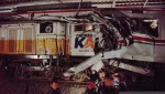 Petugas memeriksa kondisi gerbong KRL Commuterline yang bertabrakan dengan KA Argo Bromo Anggrek relasi Gambir-Surabaya Pasar Turi di Stasiun Bekasi Timur, Bekasi, Jawa Barat, Senin (27/4/2026). (Foto: ANTARA FOTO/Paramayuda/zk)