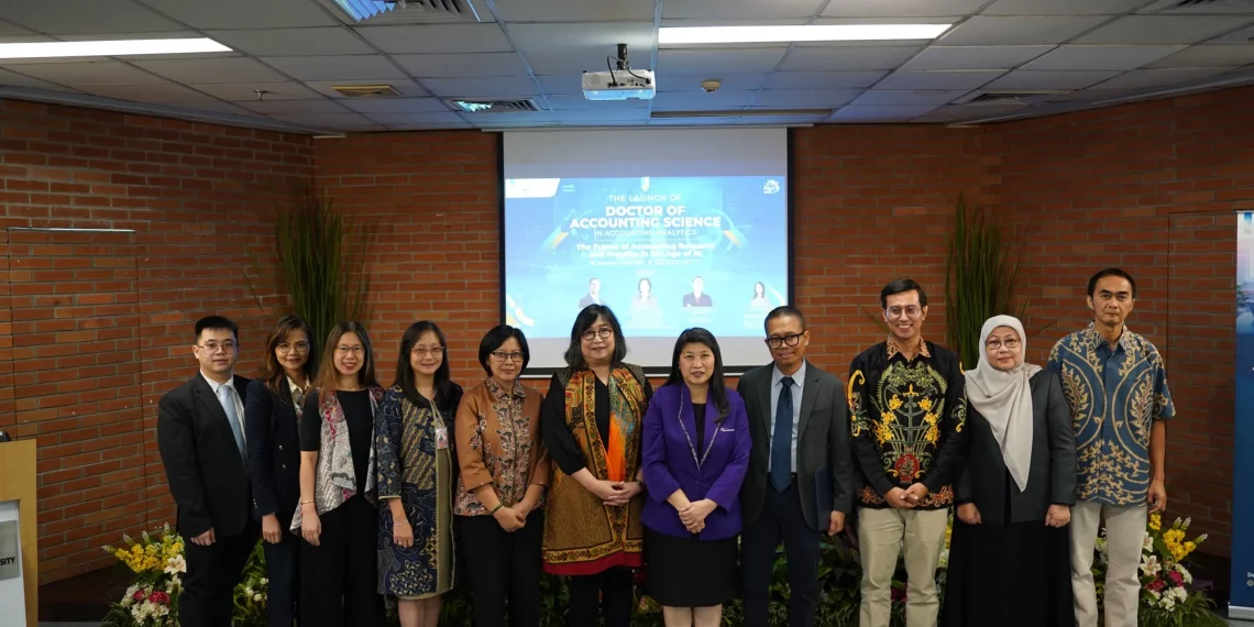 Civitas akademika Binus University usai Peluncuran Program Doktor Akuntansi. (Foto: Dok. Binus)